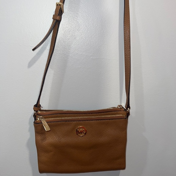 Michael kors crossbody - Picture 2 of 5